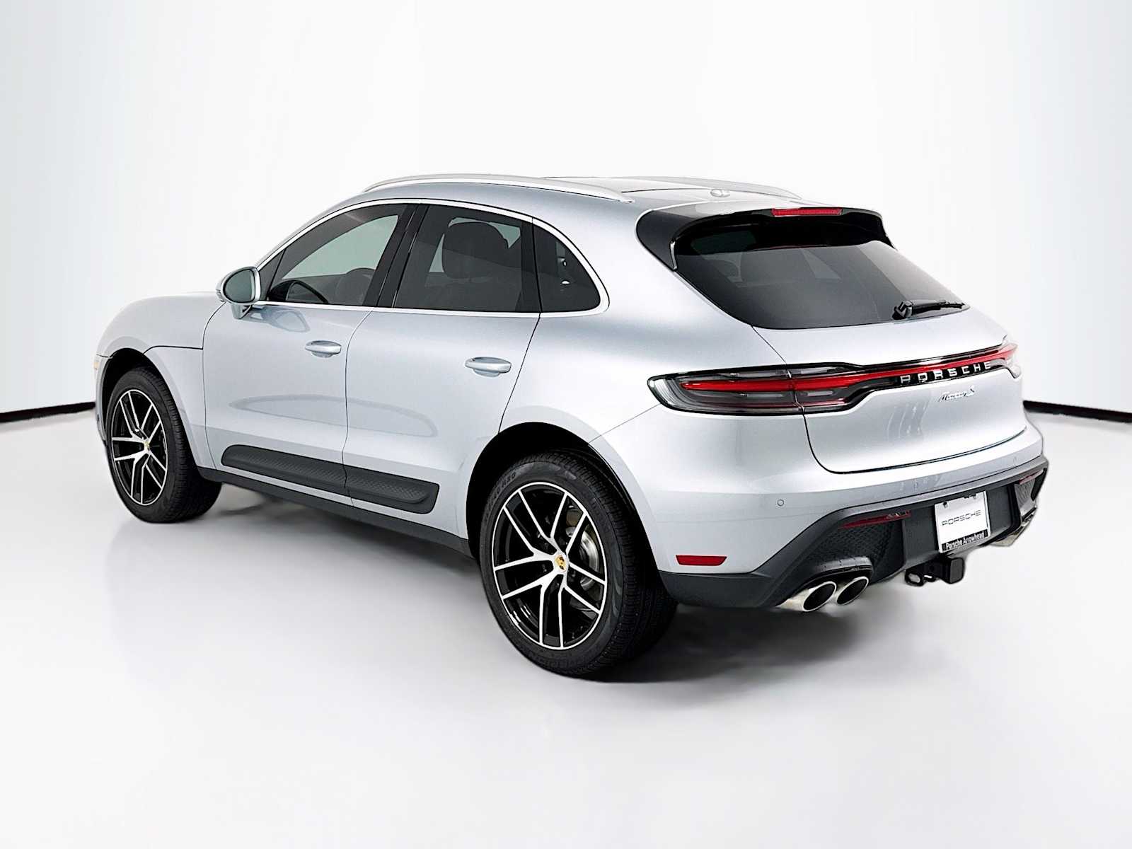2025 Porsche Macan S photo 3