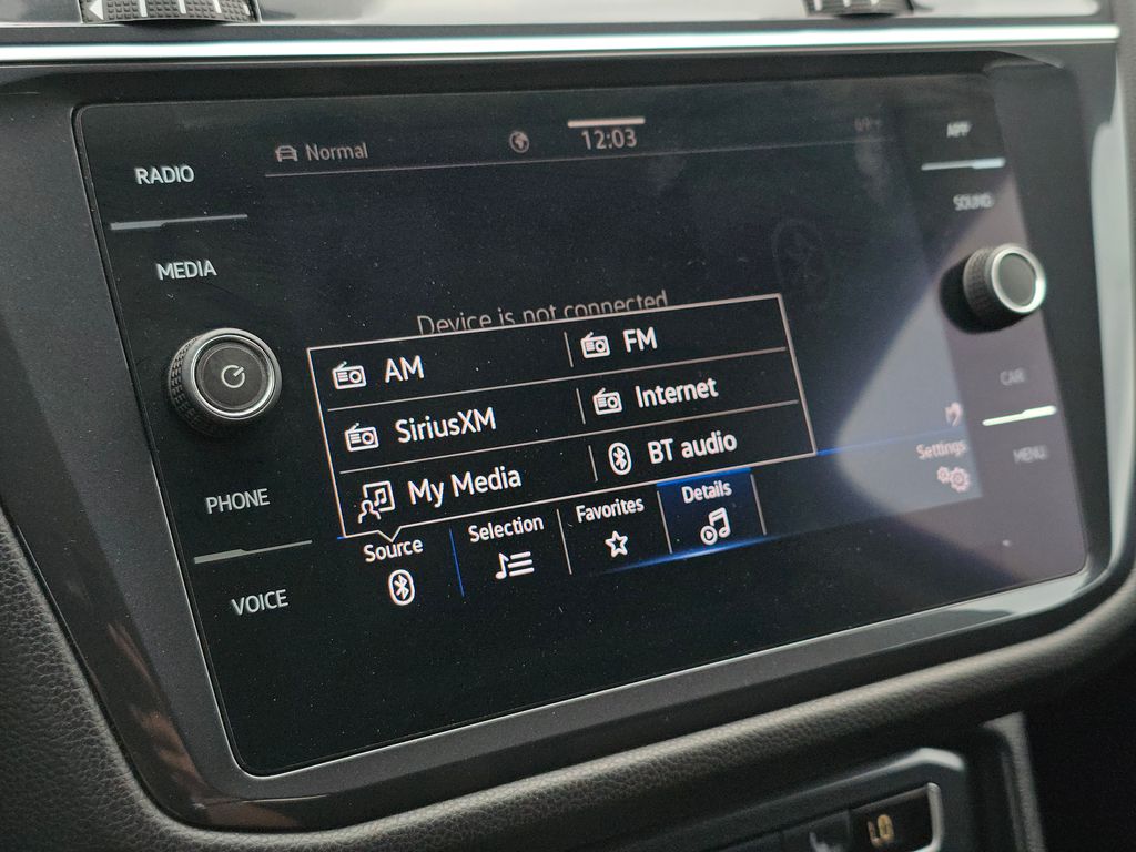 2021 Volkswagen Tiguan SE photo 26