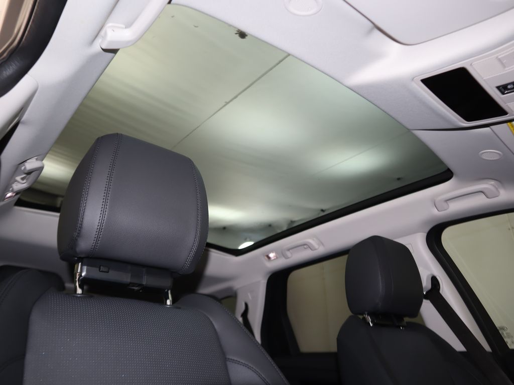 2025 Land Rover Discovery Sport S photo 16