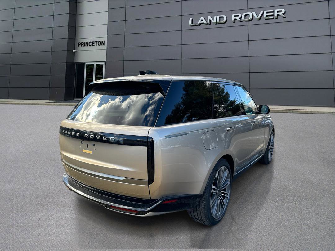 2025 Land Rover Range Rover SE photo 5