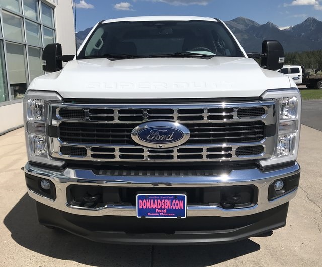 2023 Ford F-350 XLT photo 2