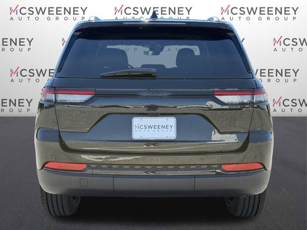 2025 Jeep Grand Cherokee Altitude photo 4