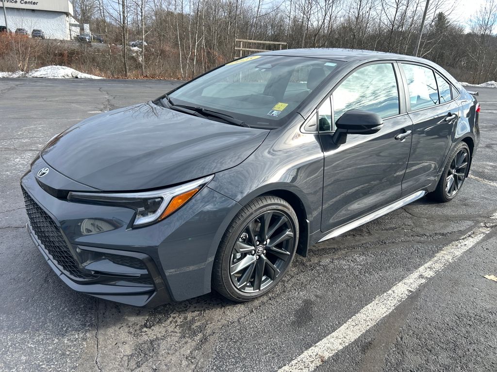 2025 Toyota Corolla SE's photo