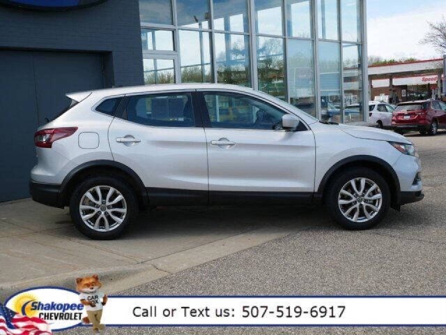 2021 Nissan Rogue Sport S photo 2