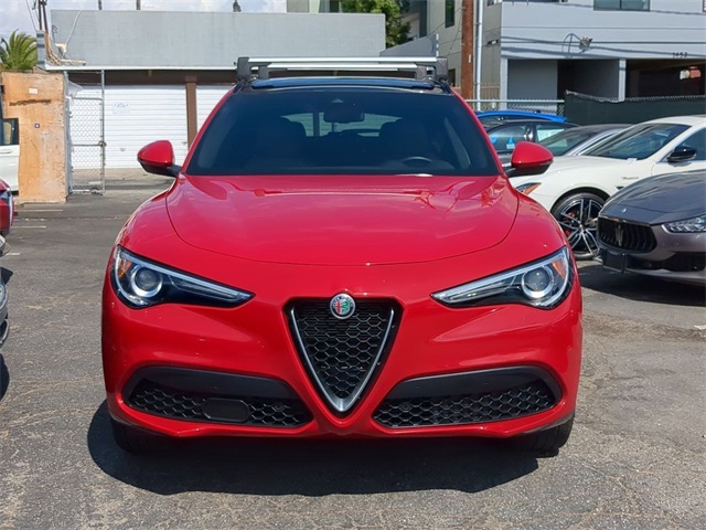 2022 Alfa Romeo Stelvio Ti photo 2