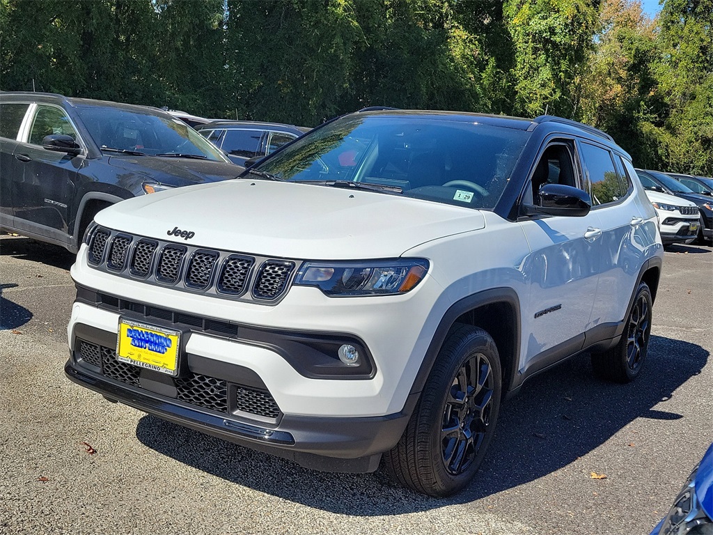 2024 Jeep Compass Latitude photo 2