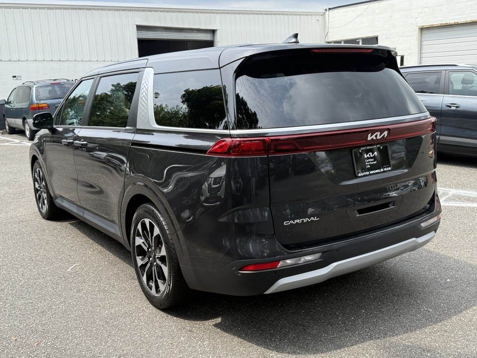 2023 Kia Carnival EX photo 3