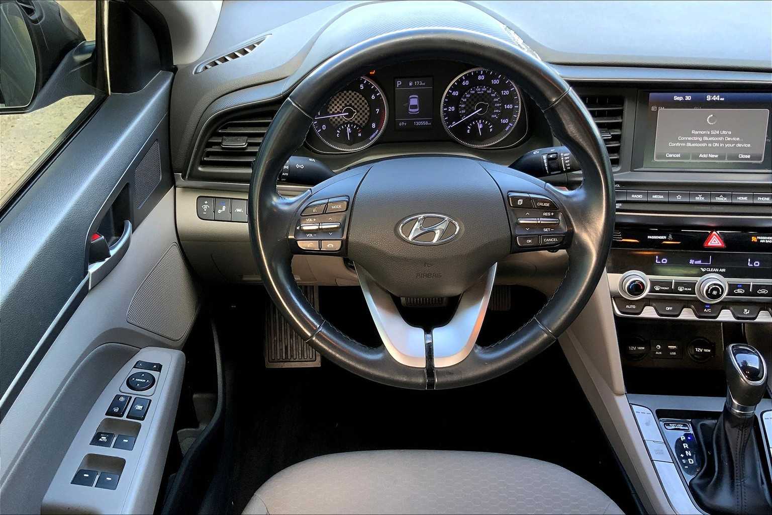 2019 Hyundai Elantra Value Edition photo 5