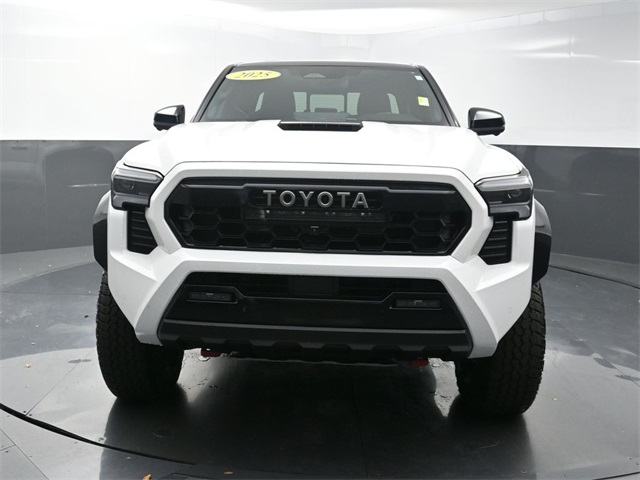 2025 Toyota Tacoma TRD Pro 4x4 photo 2