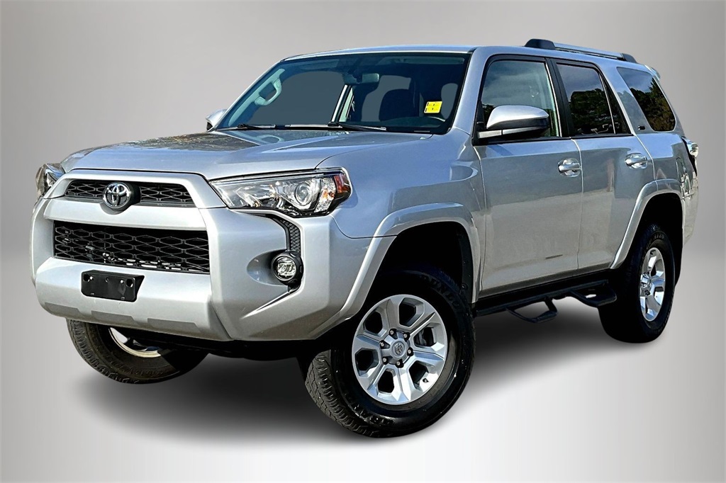 2019 Toyota 4Runner SR5 photo 2