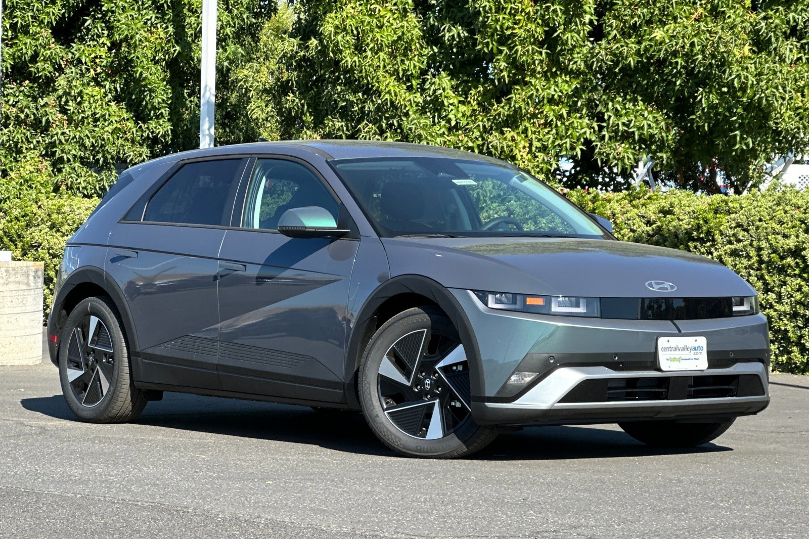 2025 Hyundai Ioniq 5 SE photo 2