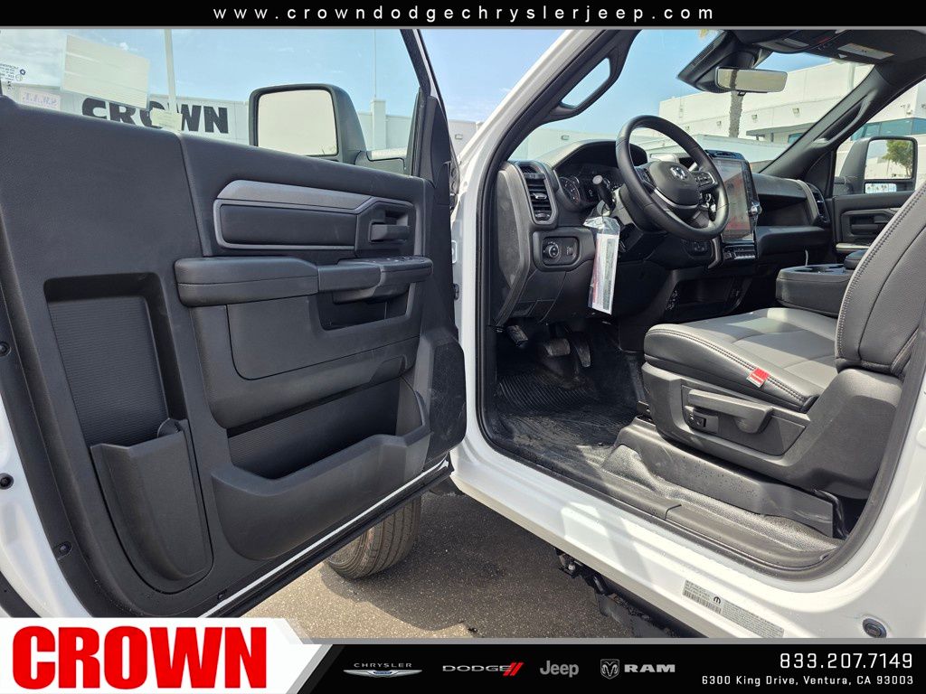2026 Ram 5500 Tradesman photo 9