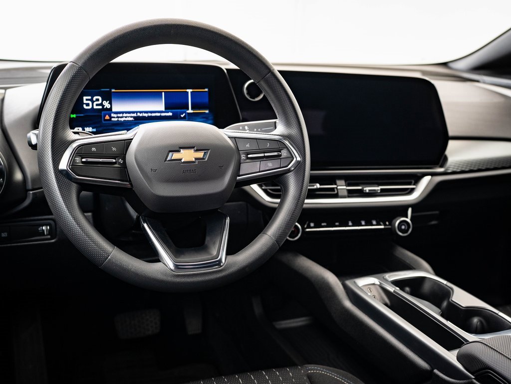 2025 Chevrolet Equinox EV 1LT photo 3
