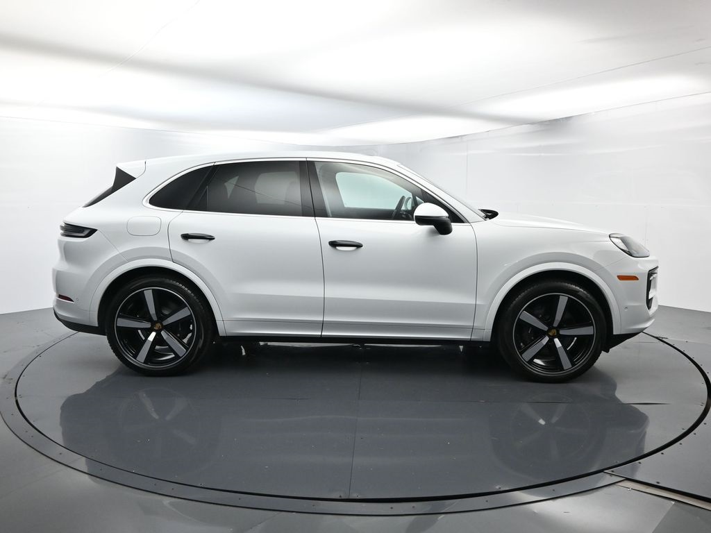 2024 Porsche Cayenne Base photo 13