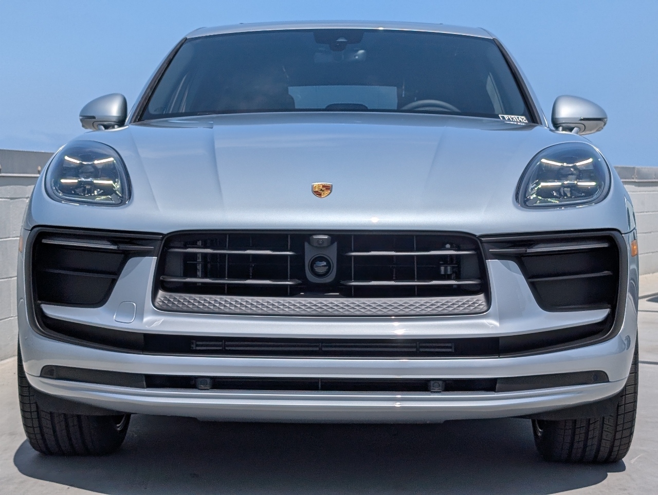 2025 Porsche Macan T photo 7