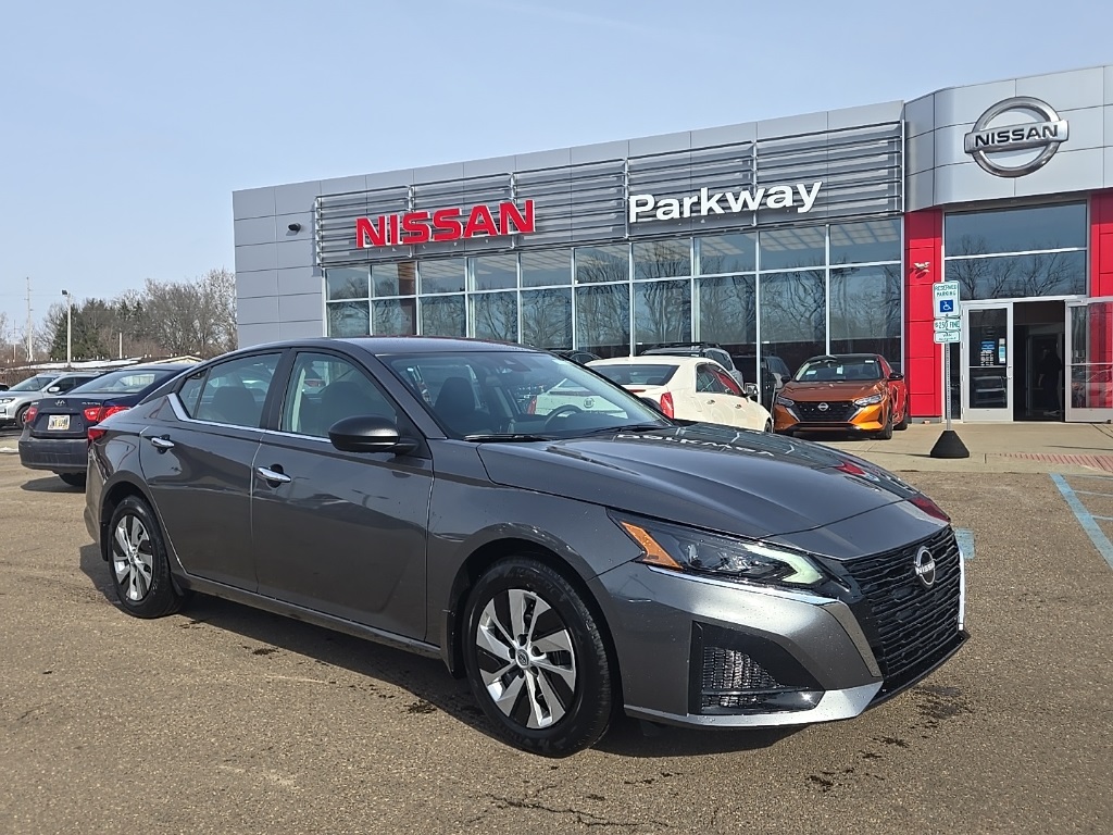 2025 Nissan Altima S's photo