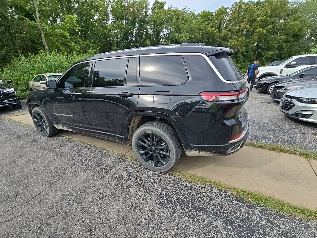2021 Jeep Grand Cherokee Overland photo 4