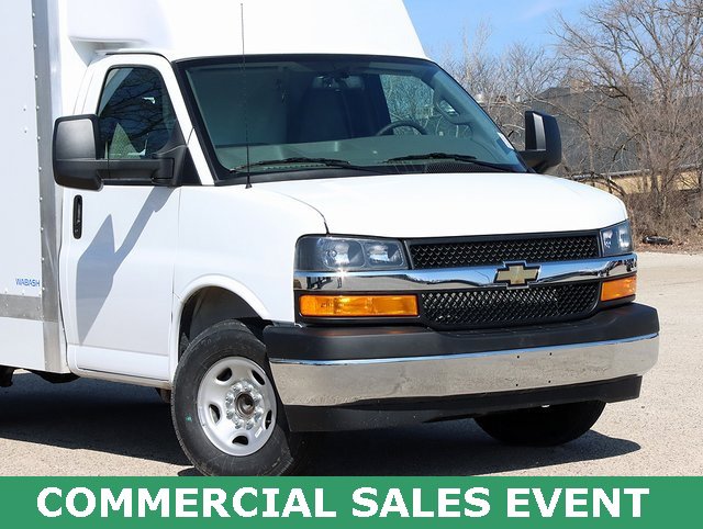 2025 Chevrolet Express Cutaway 3500 photo 2
