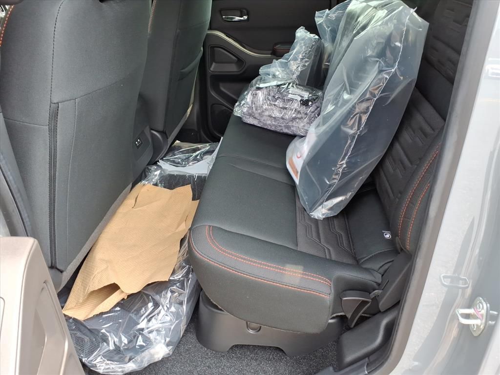 2025 Nissan Frontier Crew Cab PRO-4X photo 11