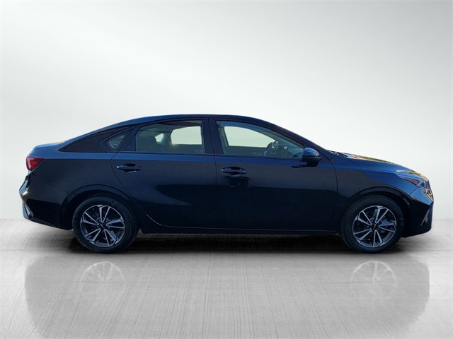 2023 Kia Forte LXS photo 3