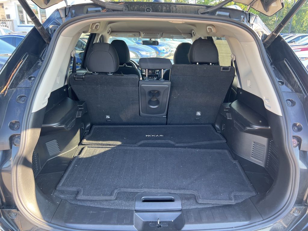 2018 Nissan Rogue SV photo 22