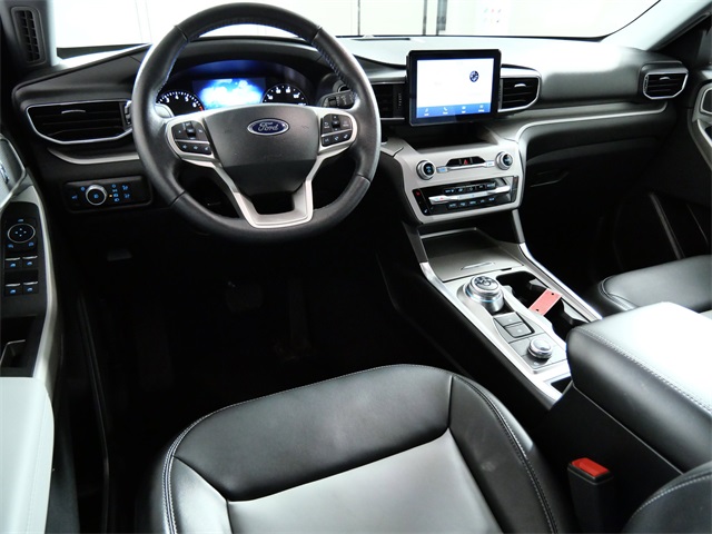 2023 Ford Explorer XLT photo 3