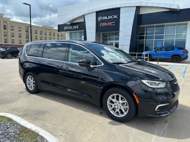 2023 Chrysler Pacifica Touring L's photo