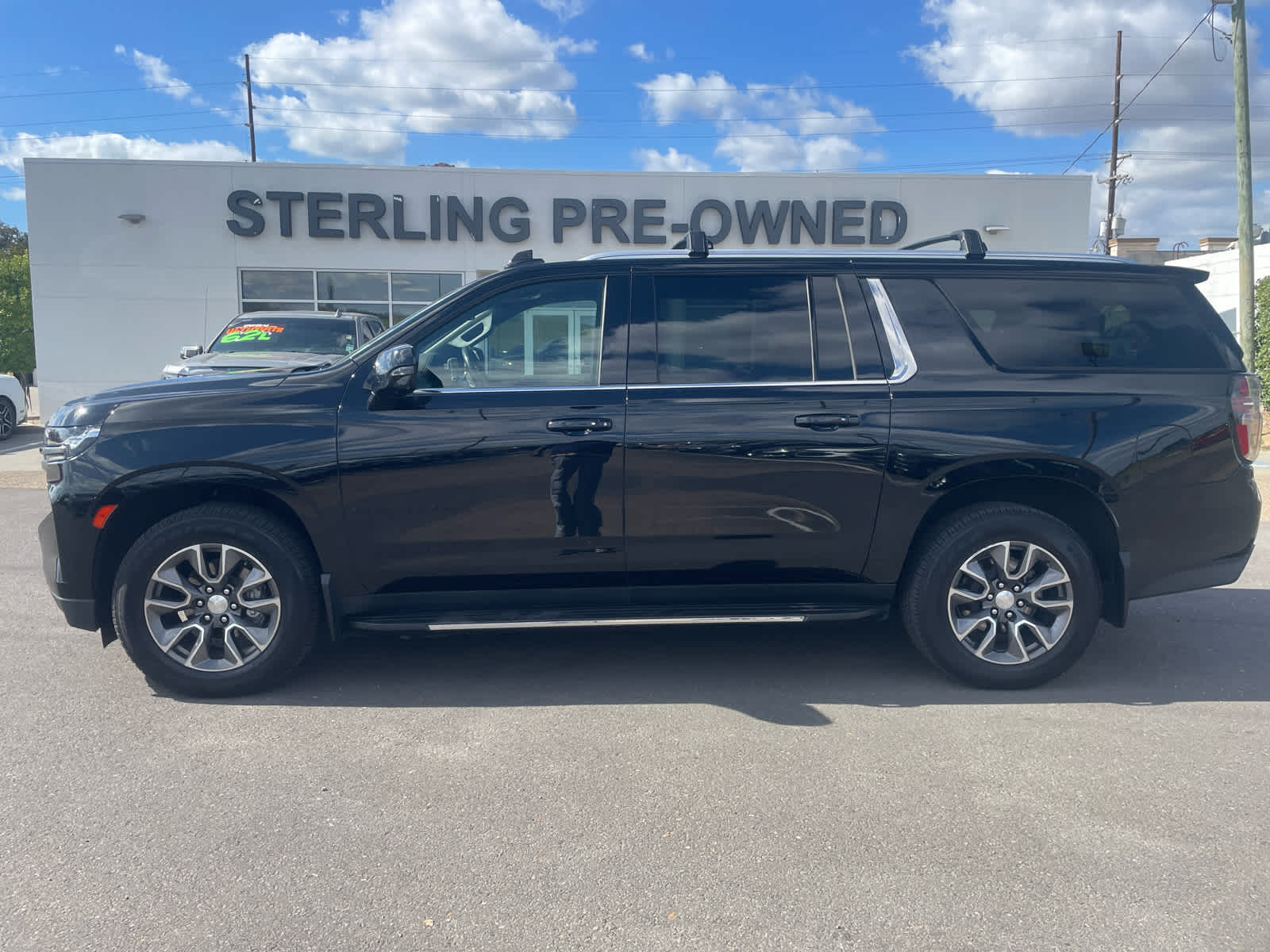 2022 Chevrolet Suburban LT's photo