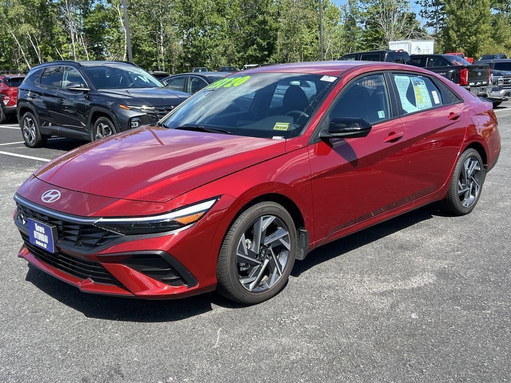 2025 Hyundai Elantra SEL Sport photo 3