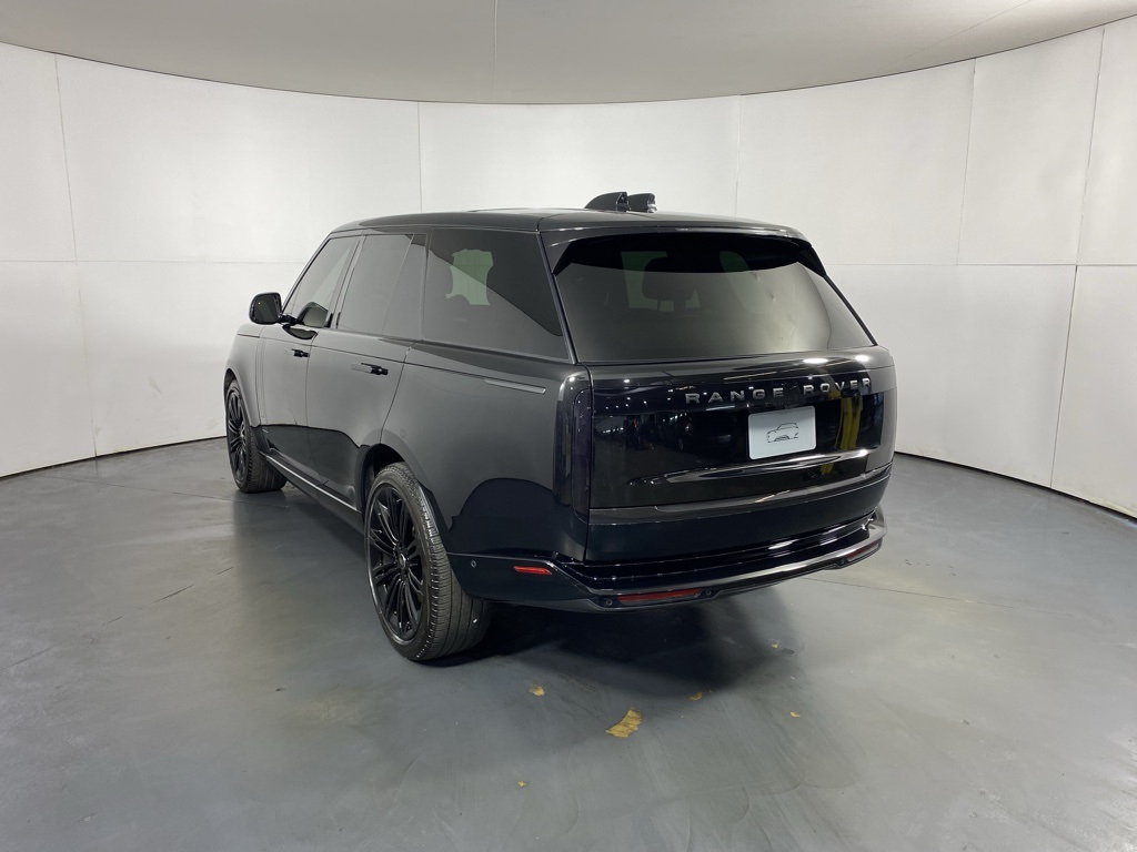 2024 Land Rover Range Rover SE photo 4