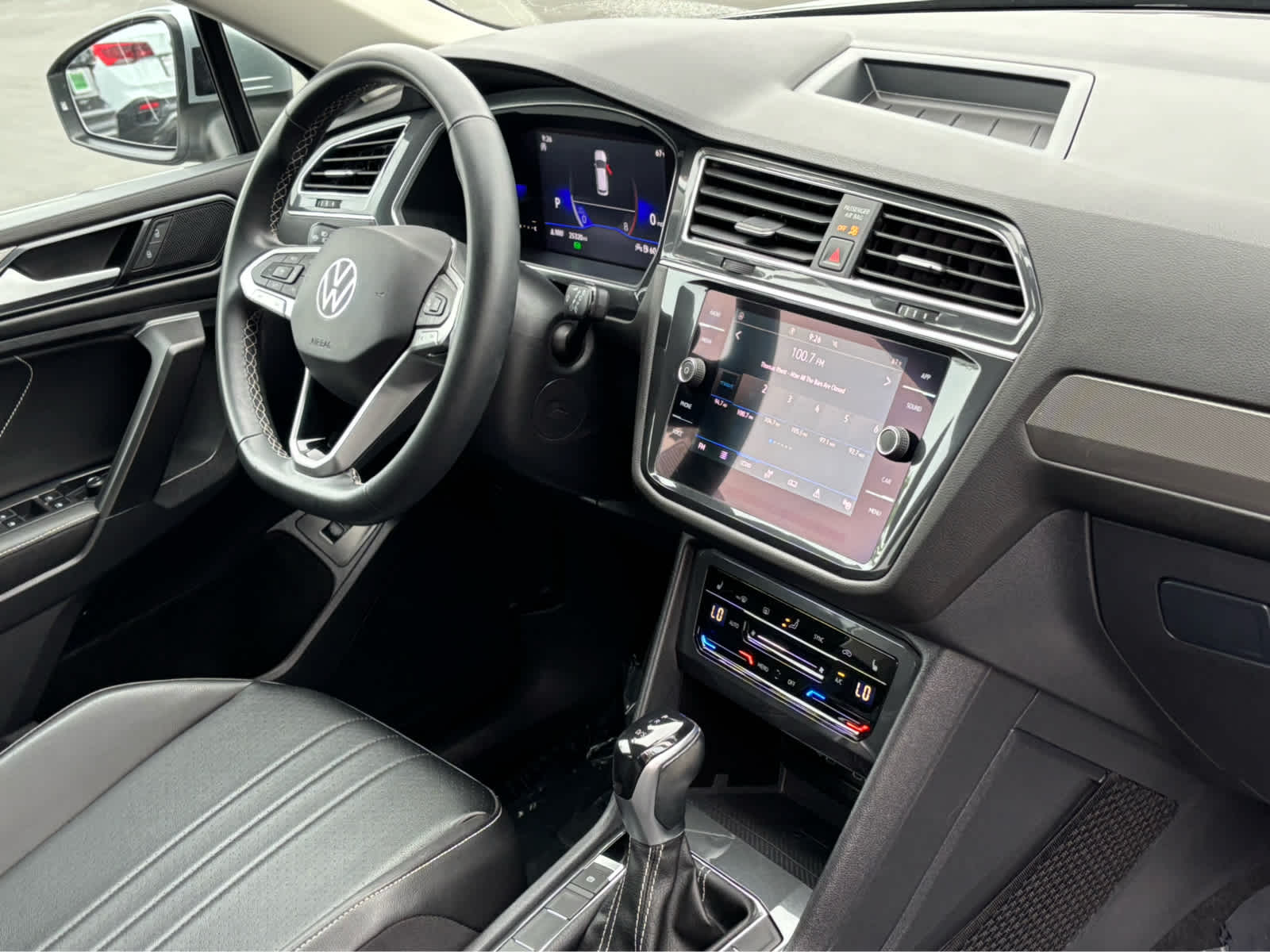 2022 Volkswagen Tiguan SE photo 22