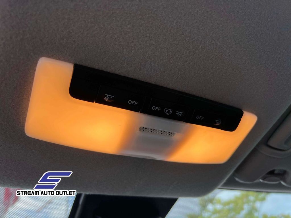 2025 Nissan Versa 1.6 S photo 27