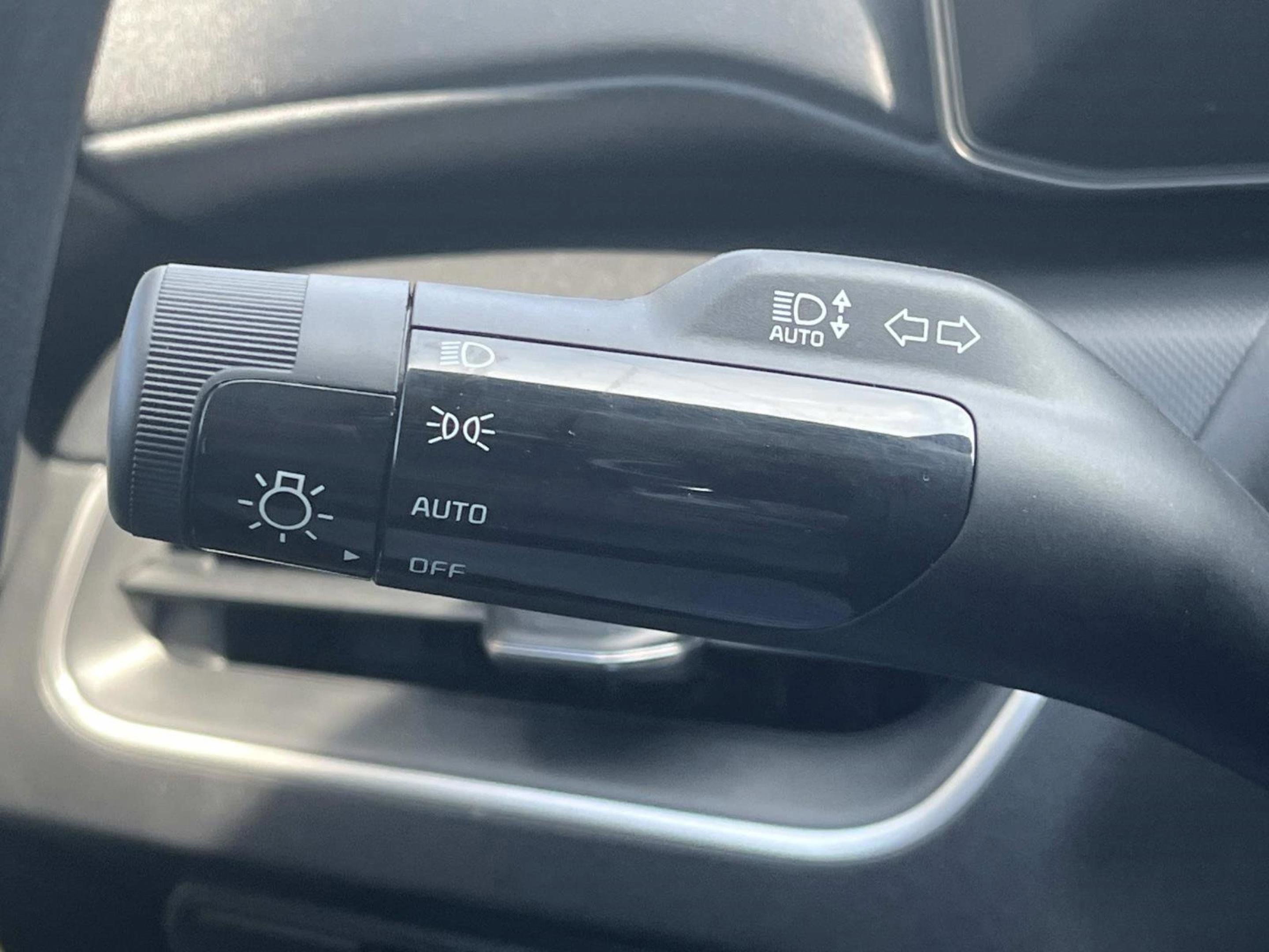 2025 Kia K4 LXS photo 28