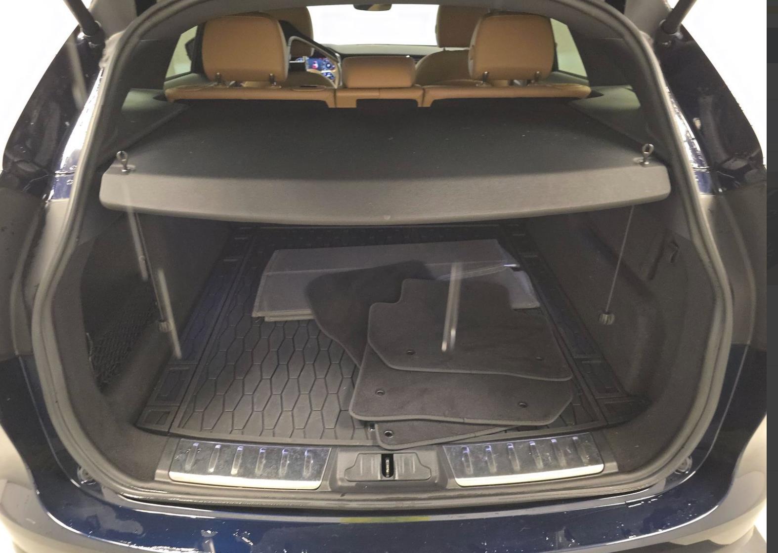 2023 Jaguar F-PACE P250 S photo 3