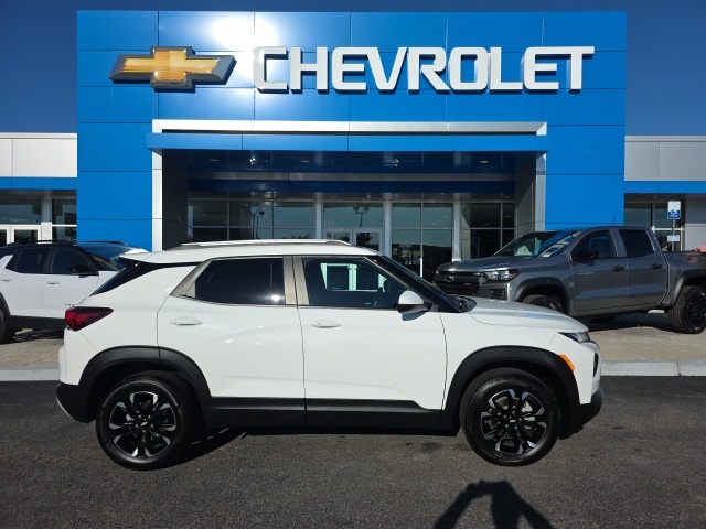 2023 Chevrolet Trailblazer LT photo 3