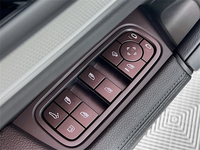 2025 Porsche Cayenne E-Hybrid Coupe photo 17