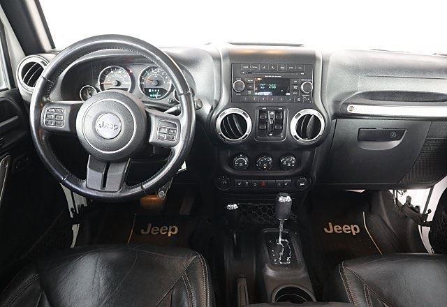 2016 Jeep Wrangler Unlimited Sahara photo 13