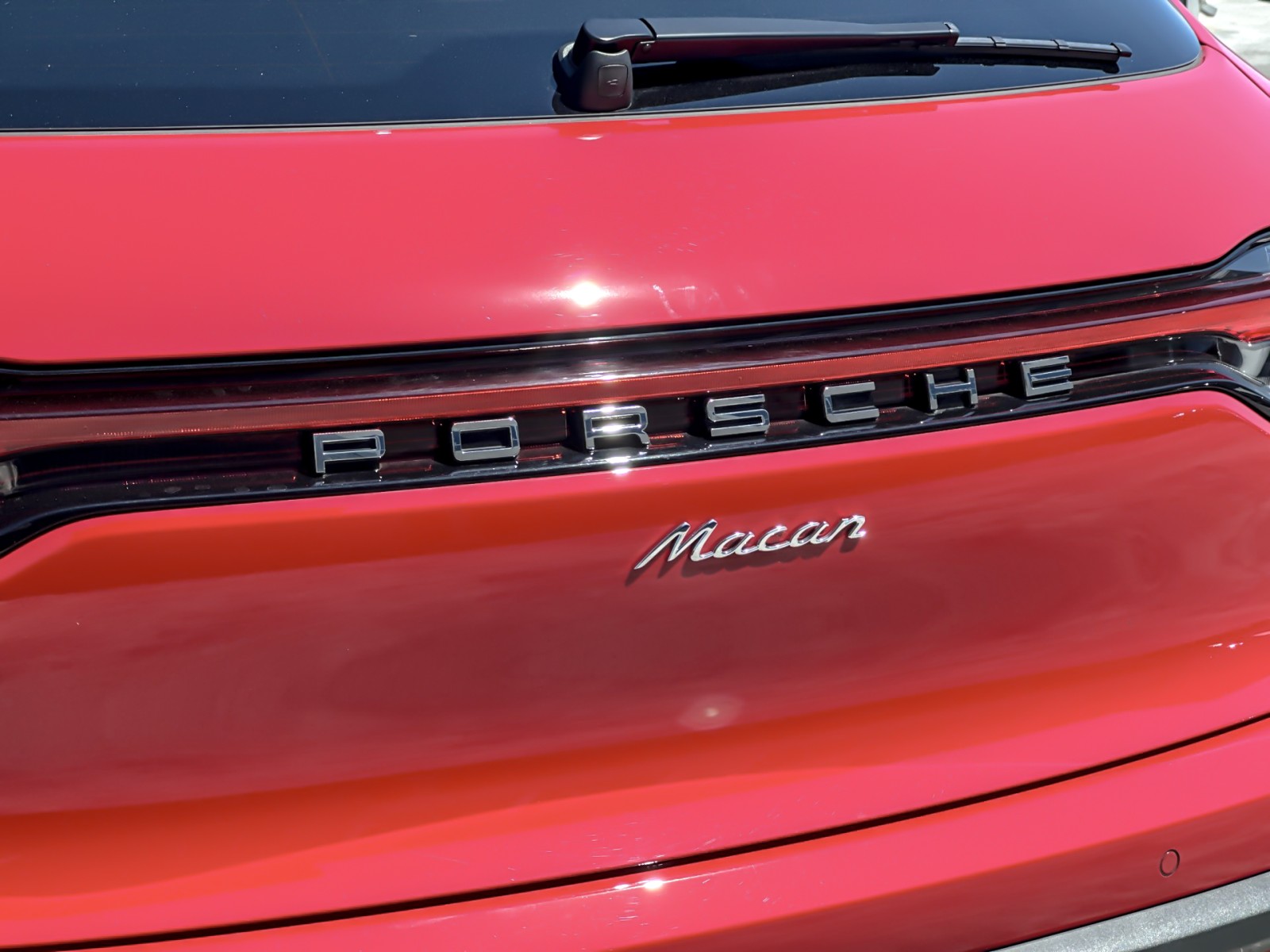 2025 Porsche Macan T photo 27