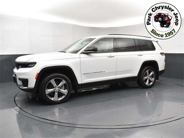 2025 Jeep Grand Cherokee Limited photo 3