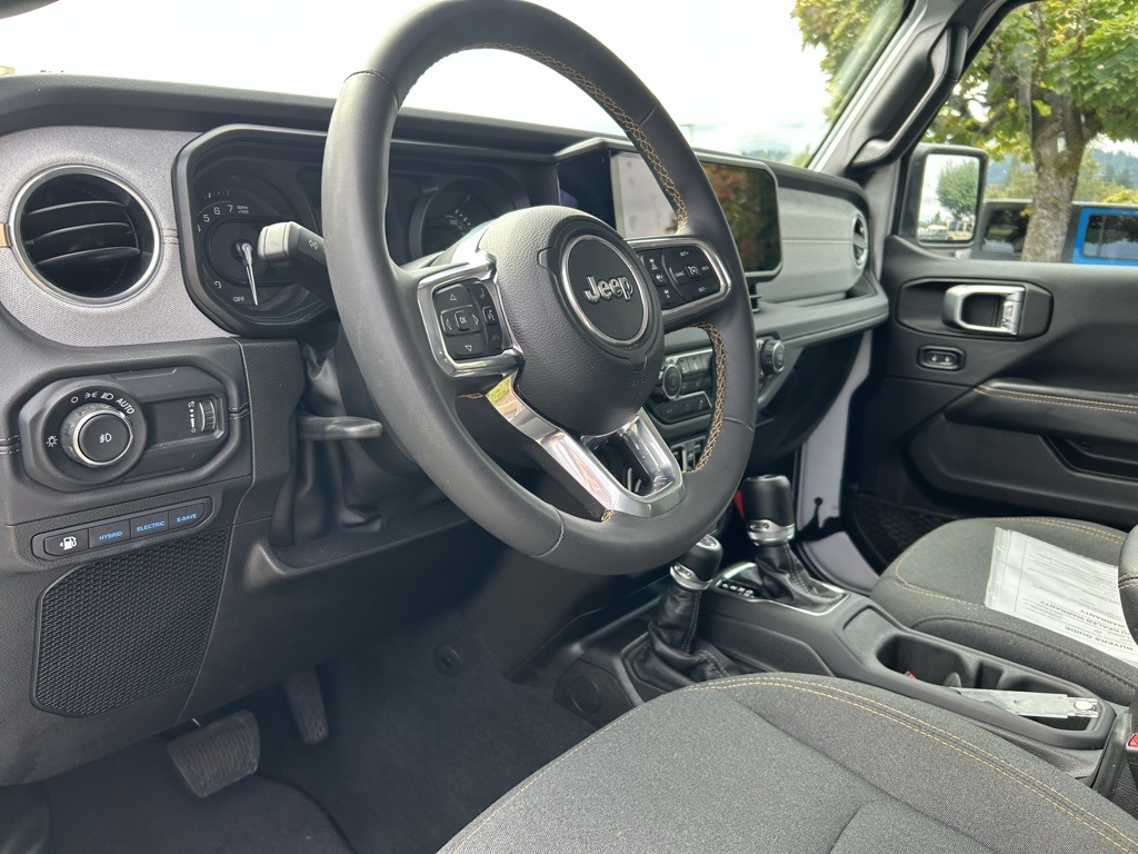 2024 Jeep Wrangler Sahara 4xe photo 11