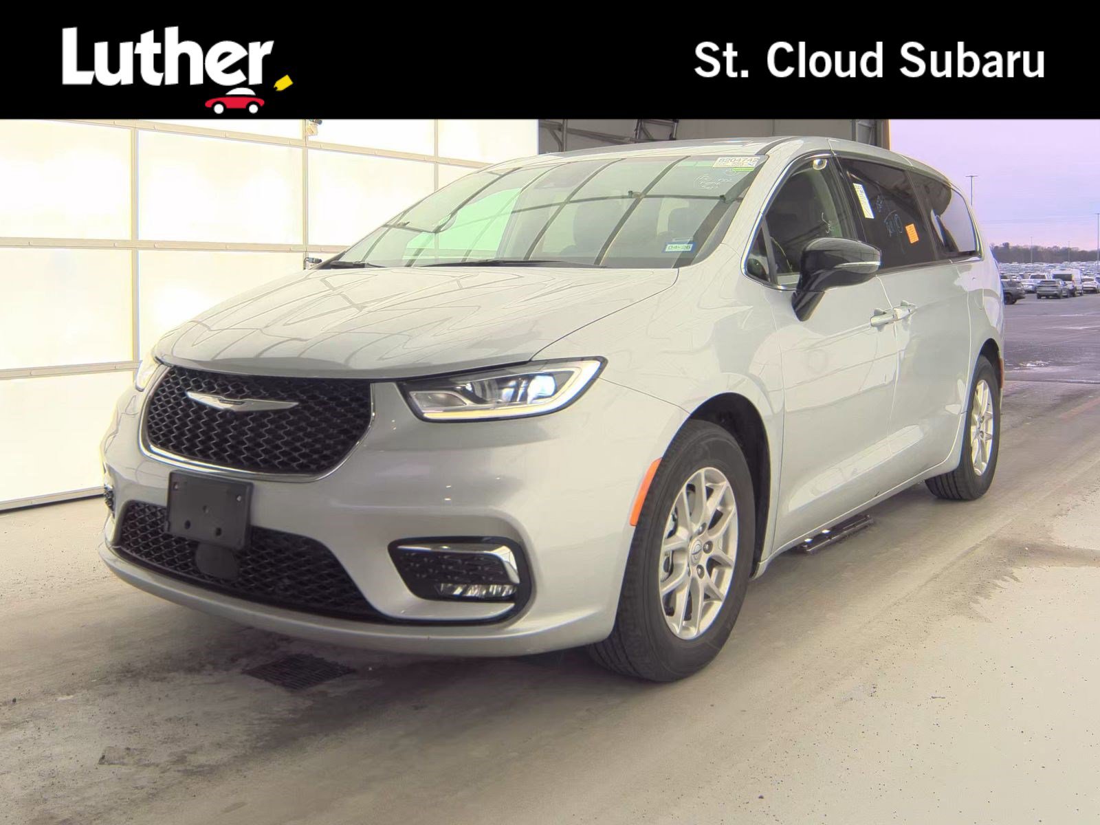 2024 Chrysler Pacifica Touring L's photo