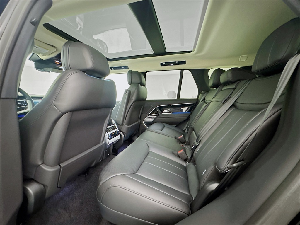 2025 Land Rover Range Rover SE photo 19