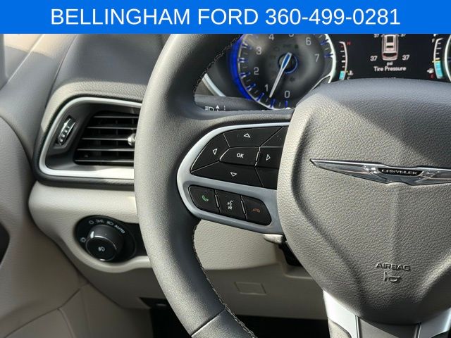 2024 Chrysler Pacifica Touring L photo 21