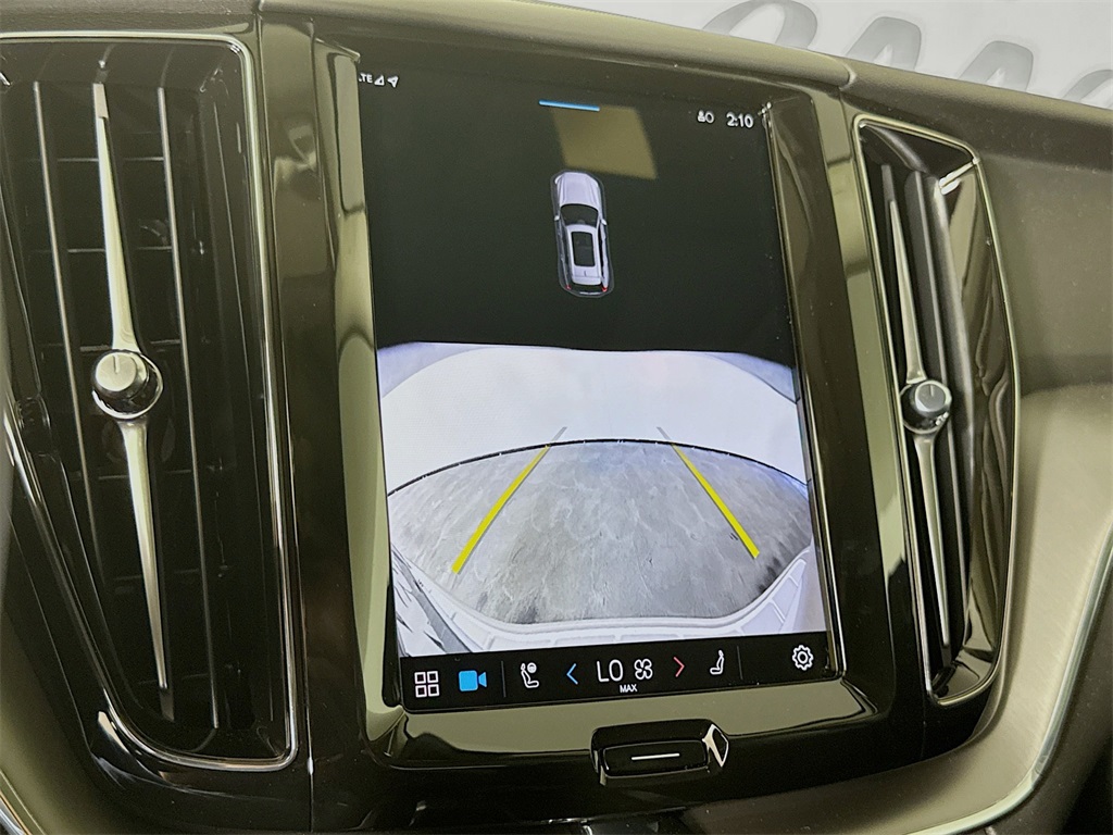2025 Volvo XC60 B5 Core photo 13