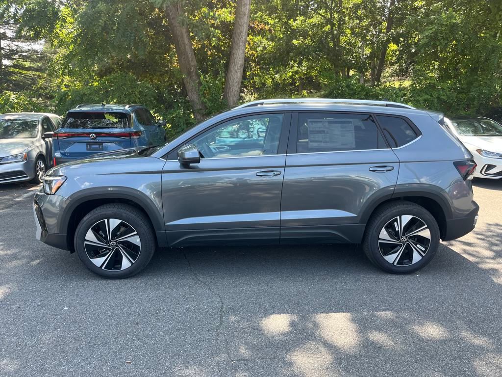2025 Volkswagen Taos SE photo 4