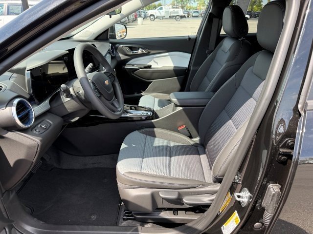 2025 Chevrolet Trax LT photo 10