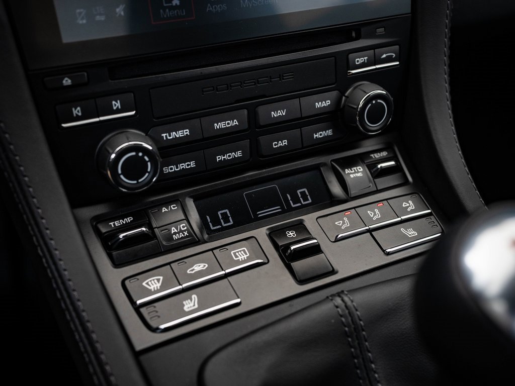 2023 Porsche Cayman T photo 24