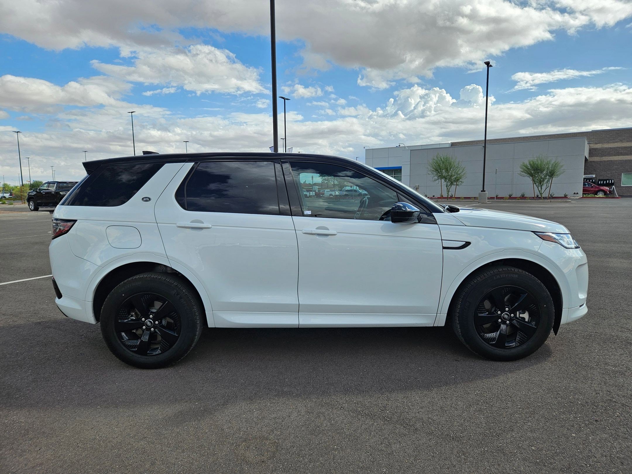 2023 Land Rover Discovery Sport S R-Dynamic photo 3