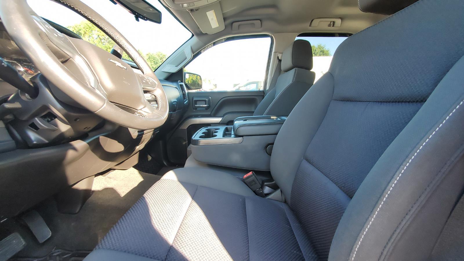 2018 Chevrolet Silverado 1500 LT photo 3