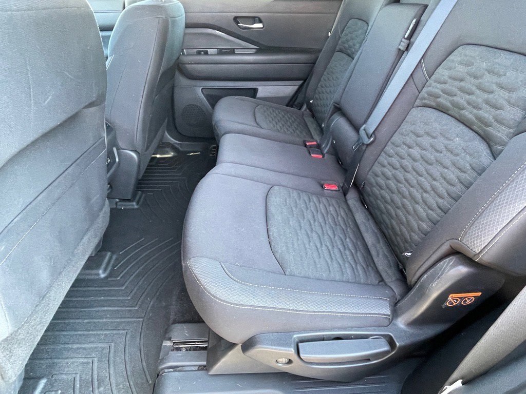 2022 Nissan Pathfinder SV photo 11